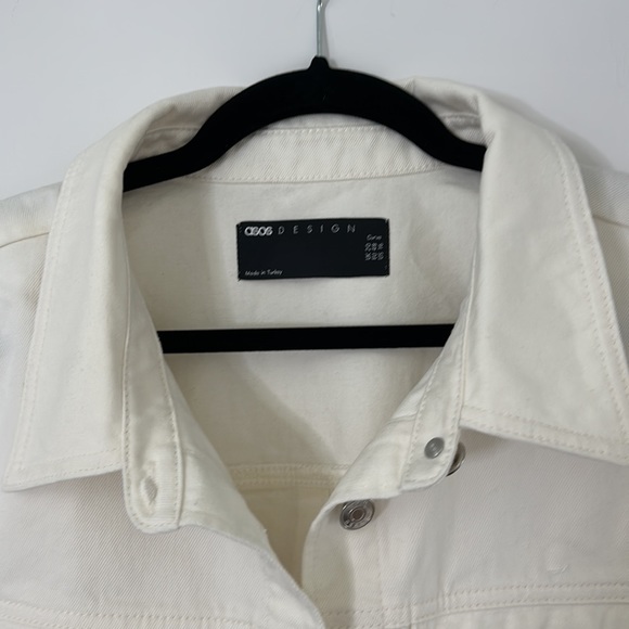 ASOS DESIGN CURVE SLEEVELESS DENIM JACKET - Picture 4 of 5